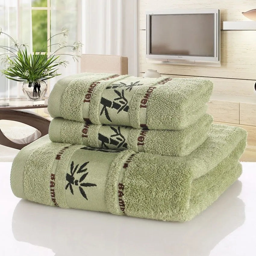 Bamboo charcoal fibre bath towel 70x140cm in white, soft and quick-drying