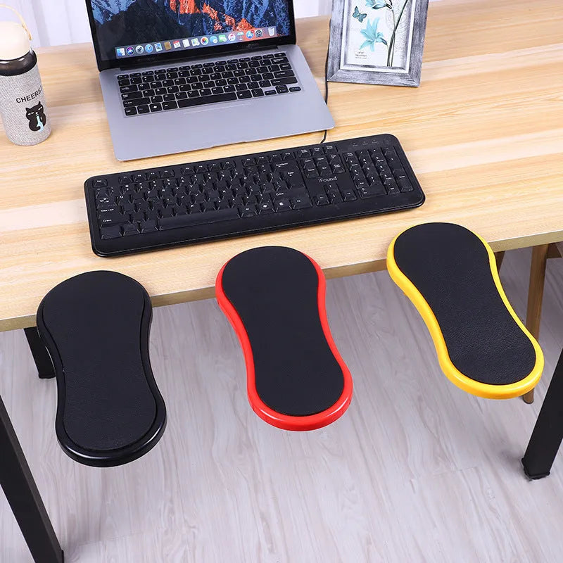 Computer hand bracket mouse wrist pad in black, red or yellow rubber, 30.5 x 15.5 x 5cm, with hand pillow and non-slip base.