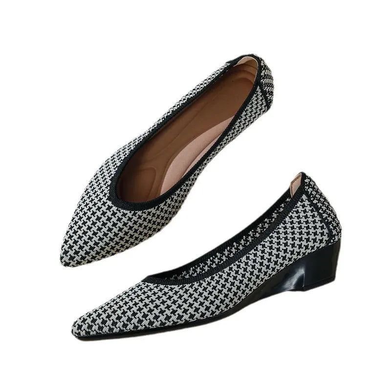Women's low-heel wedge pumps with pointed toe and breathable Flyknit mesh upper in leopard brown colour.