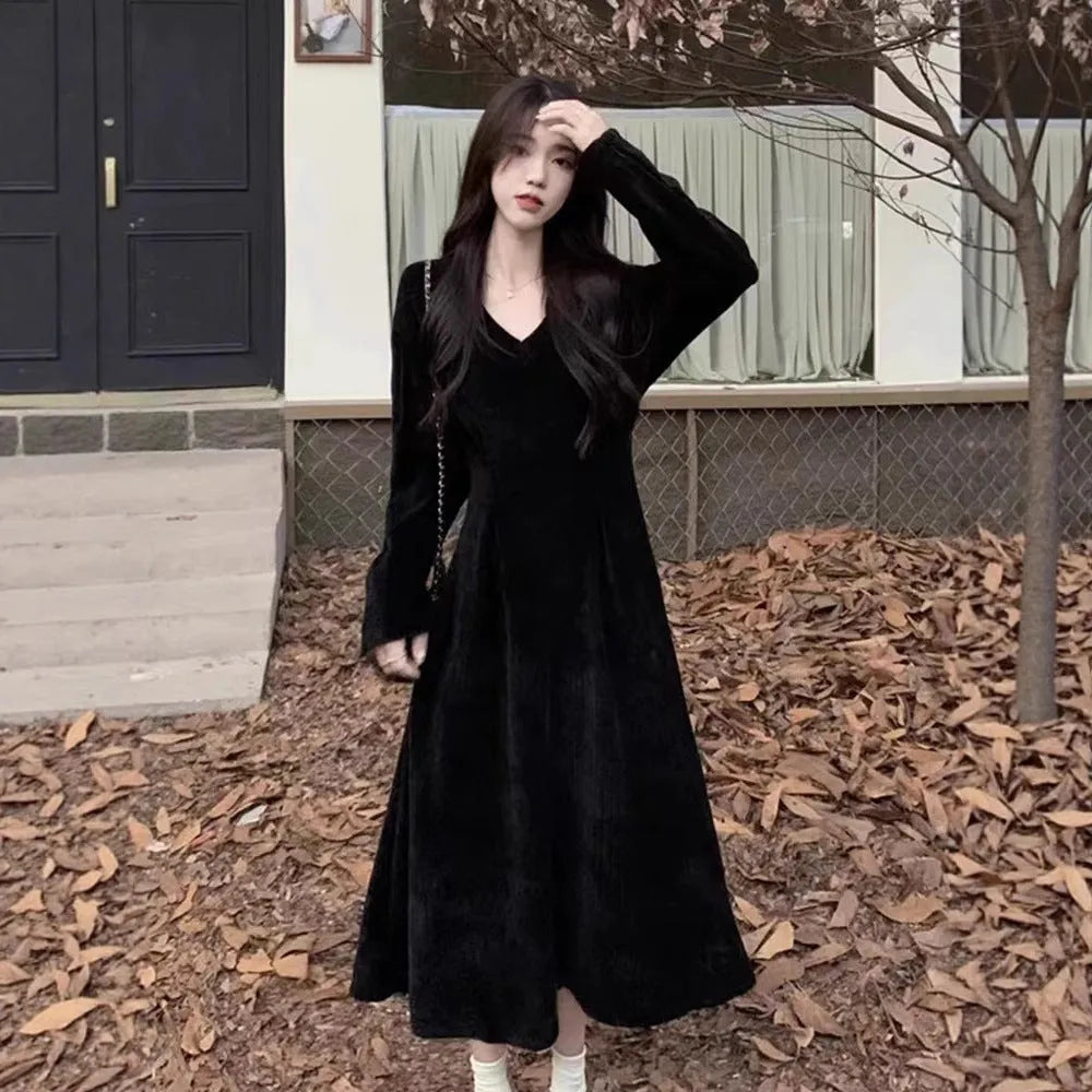 Women's V-neck polyester knitted dress with princess sleeves and long suspender skirt in art retro style