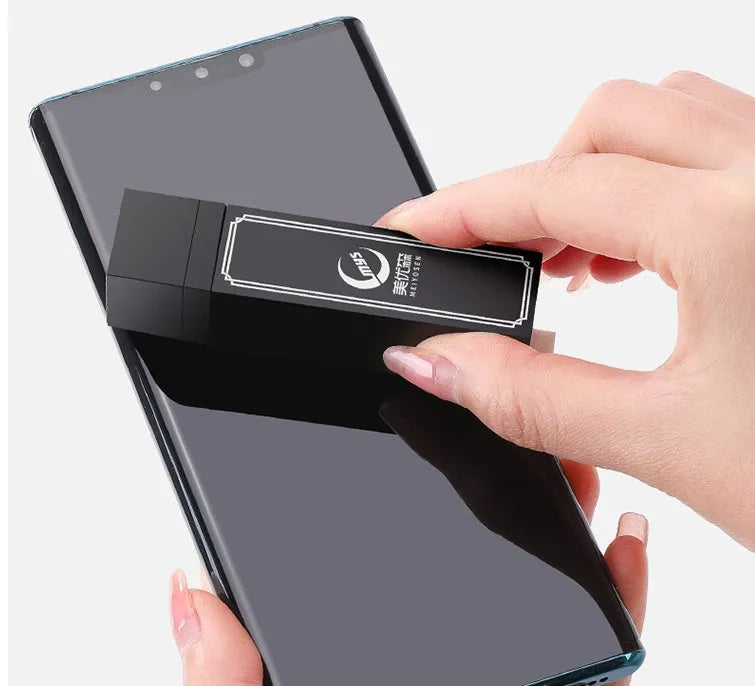 Black disposable screen cleaner kit with 40 wipes for mobile phone and tablet decontamination