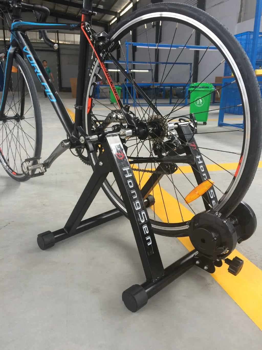 Black magnetoresistance indoor cycling training table with parking frame for 66-69CM wheel bikes