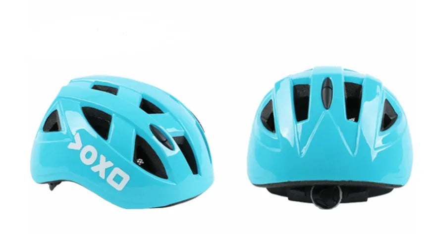 Children's helmet equipment in blue with outer PVC shell and inner EPS foam, for roller skating and cycling