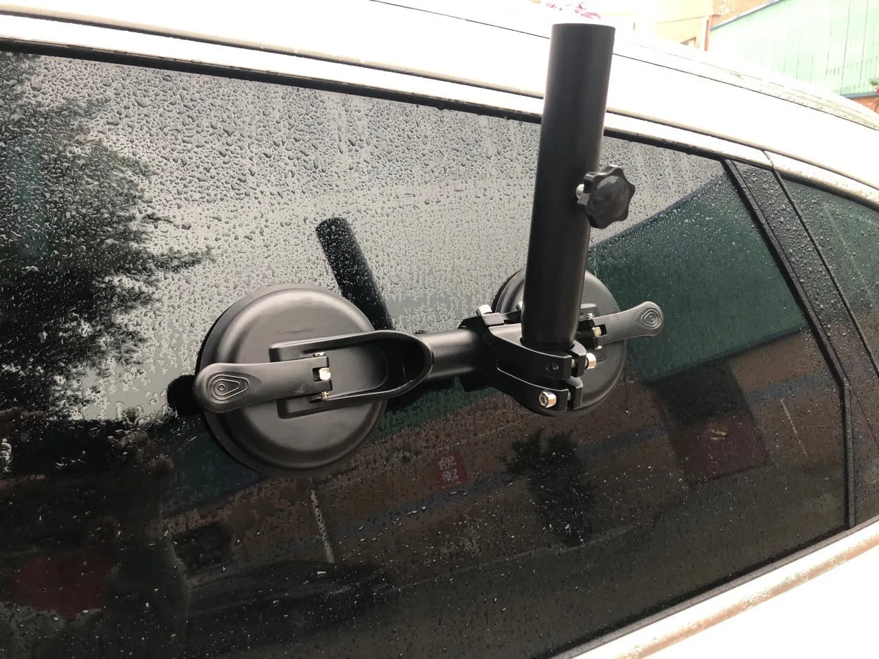 Black off-road car glass sucker base with round suction cup and 1.1kg rubber disc for flag mounting