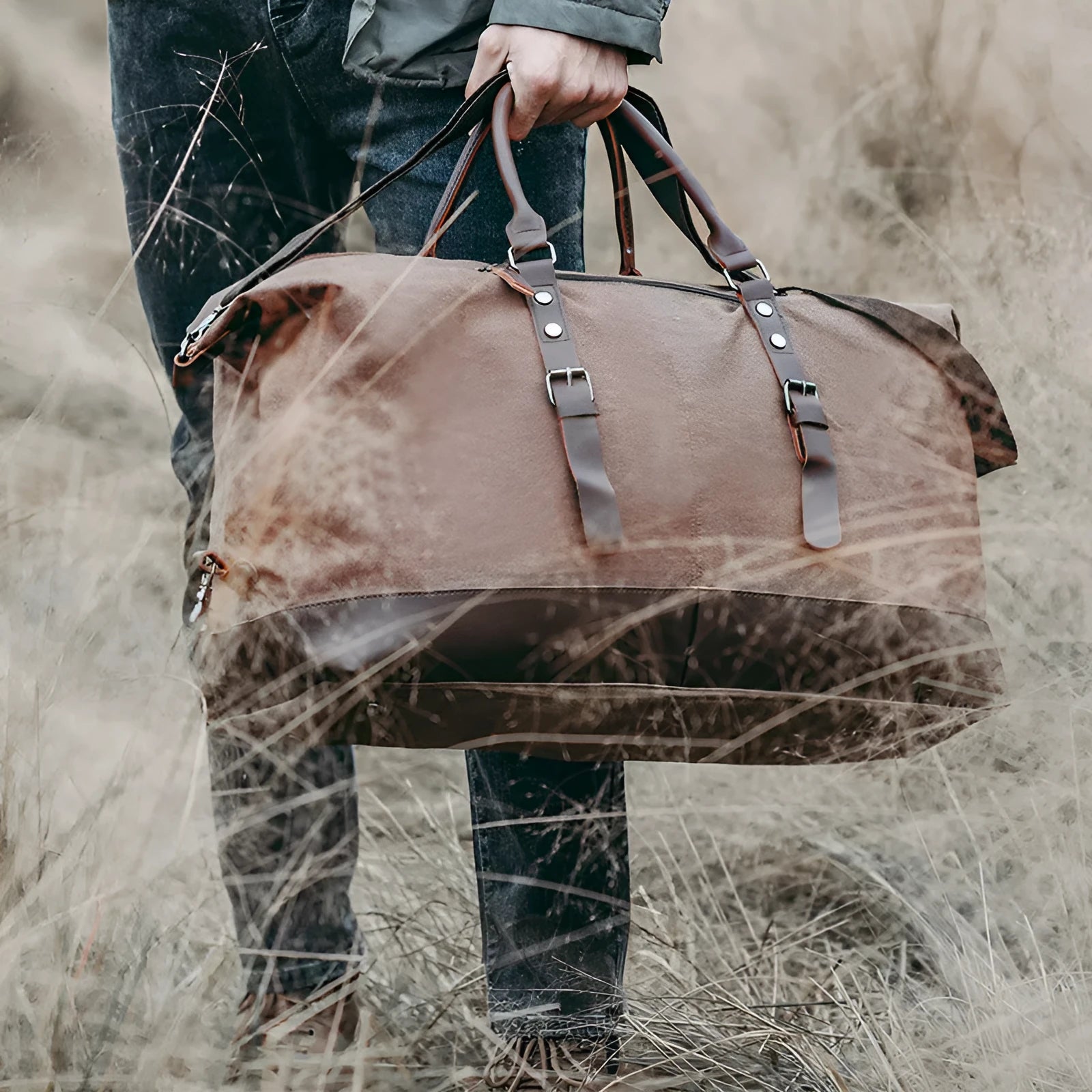 Canvas travel bag for men, square vertical shape in light grey, with shoulder strap and zipper closure