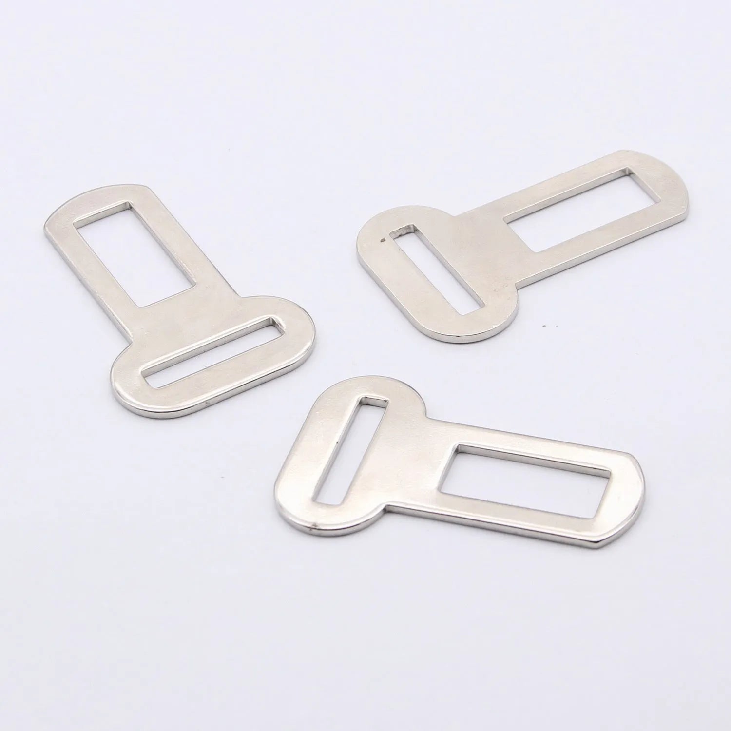 26mm silvery stainless steel quick-release pet safety buckle for leads and harnesses.