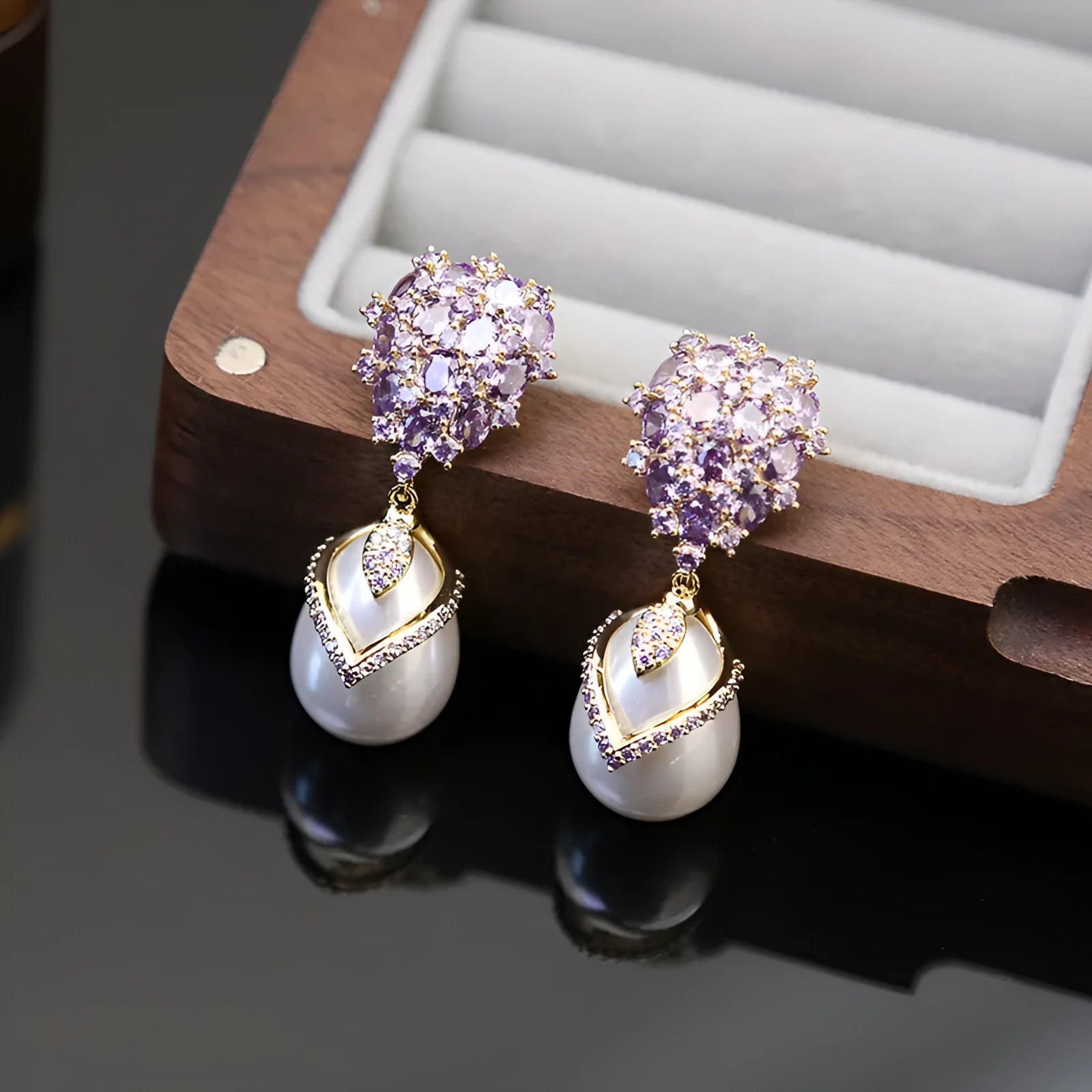 Women's drop-shaped pearl earrings with genuine freshwater pearl inlay and zircon accents on 18K gold-plated copper