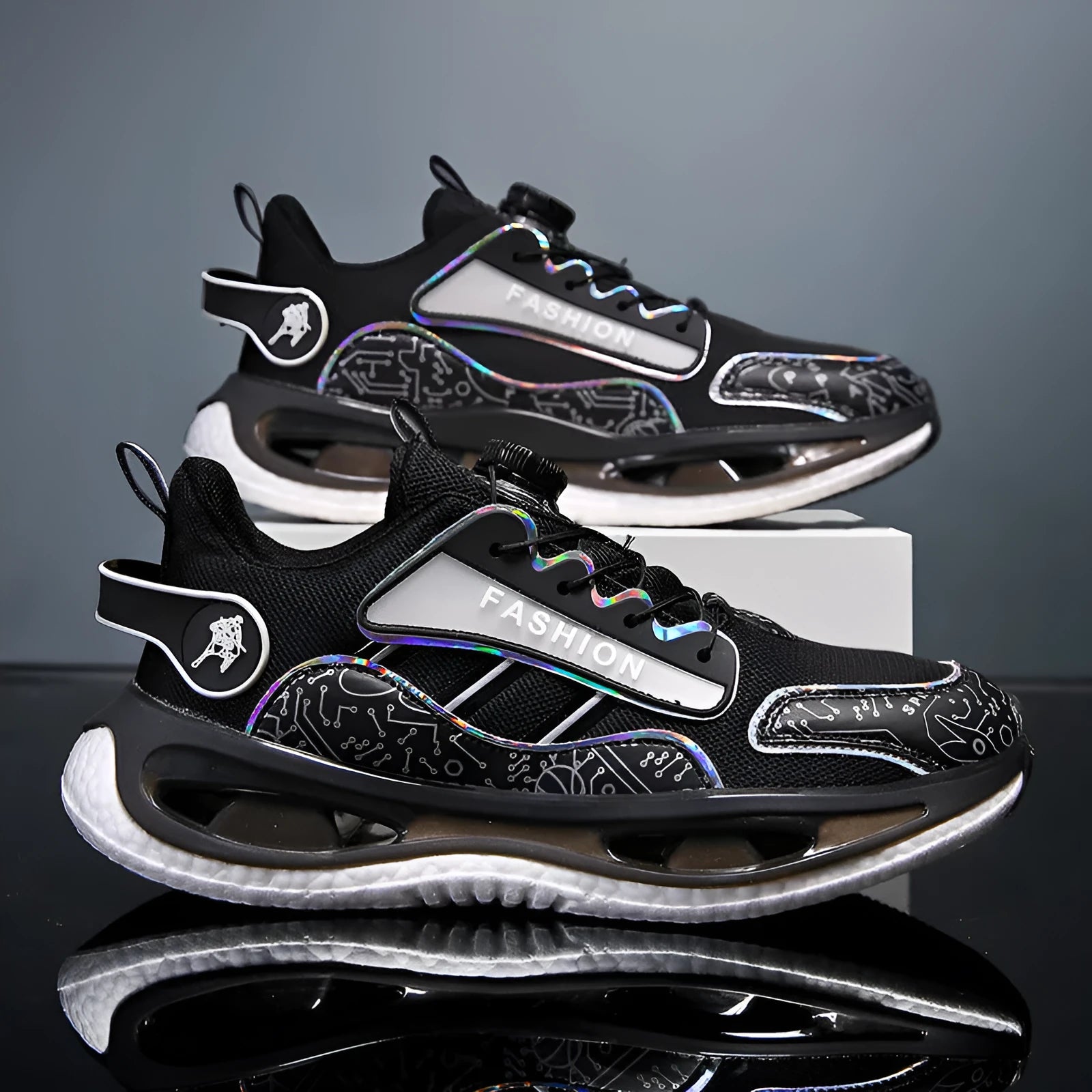 Men's low-top mesh sports shoes in black with an elastic band closure and a textured TPU sole.