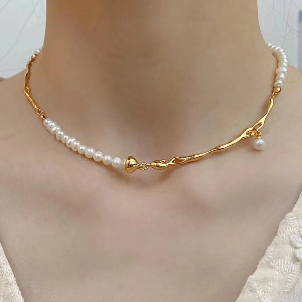 Stitching niche design imitation pearl necklace with copper pendant in electroplated silver, O-ring chain, unisex style