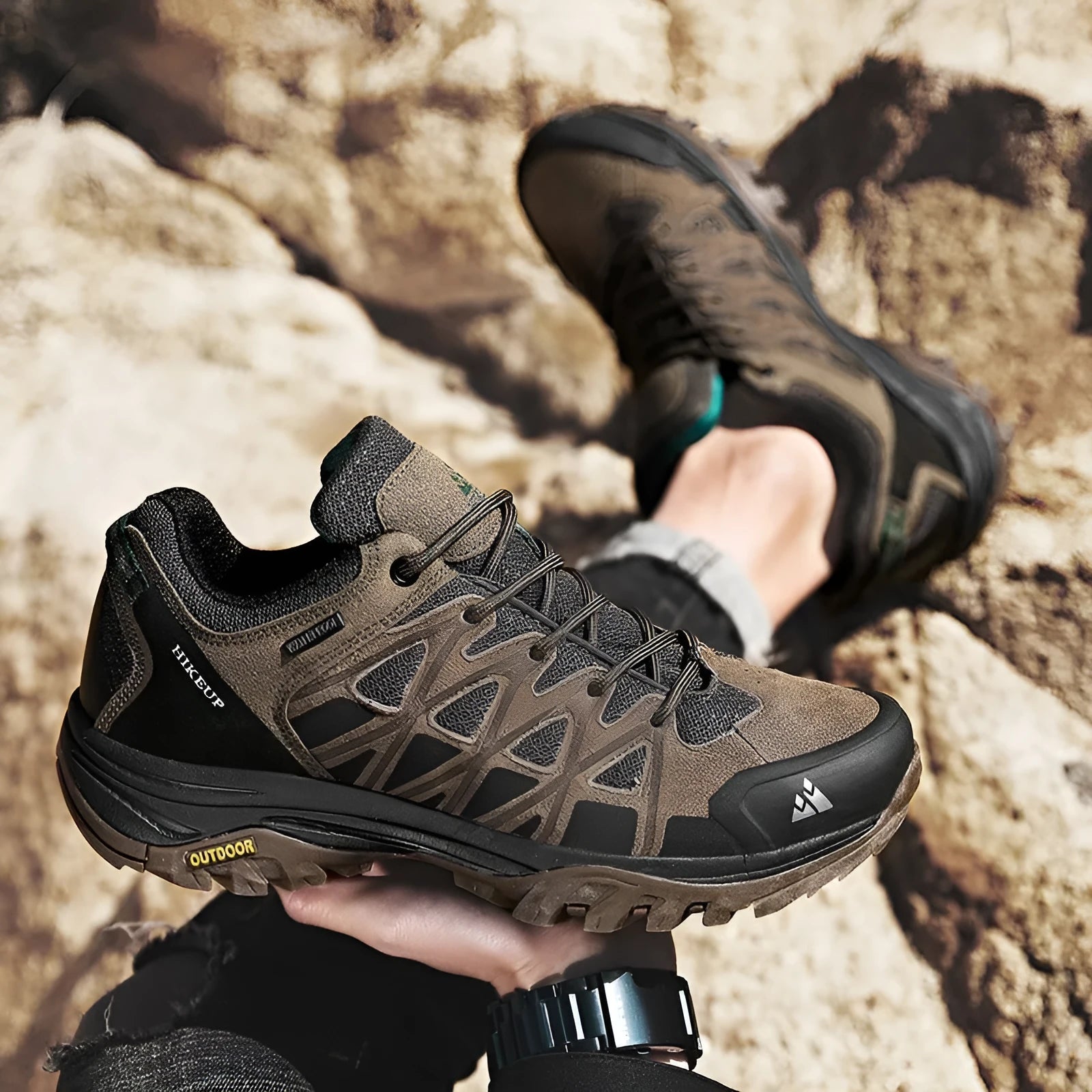 Men's round-toe climbing shoes in khaki colour with synthetic leather upper and low heel.