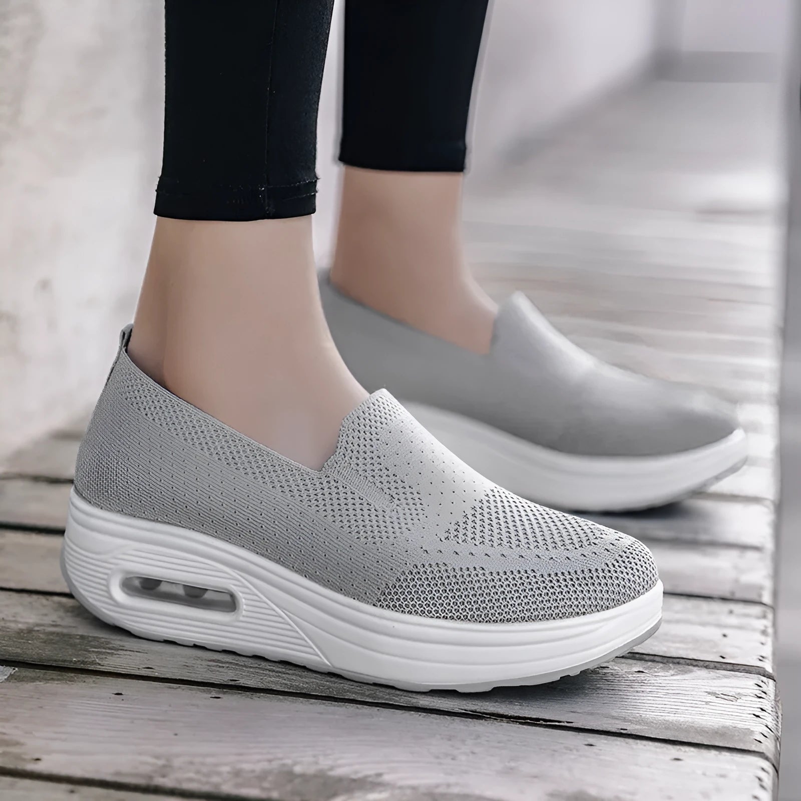 Women's mesh casual low top lace-up shoes in black with car stitching and round toe