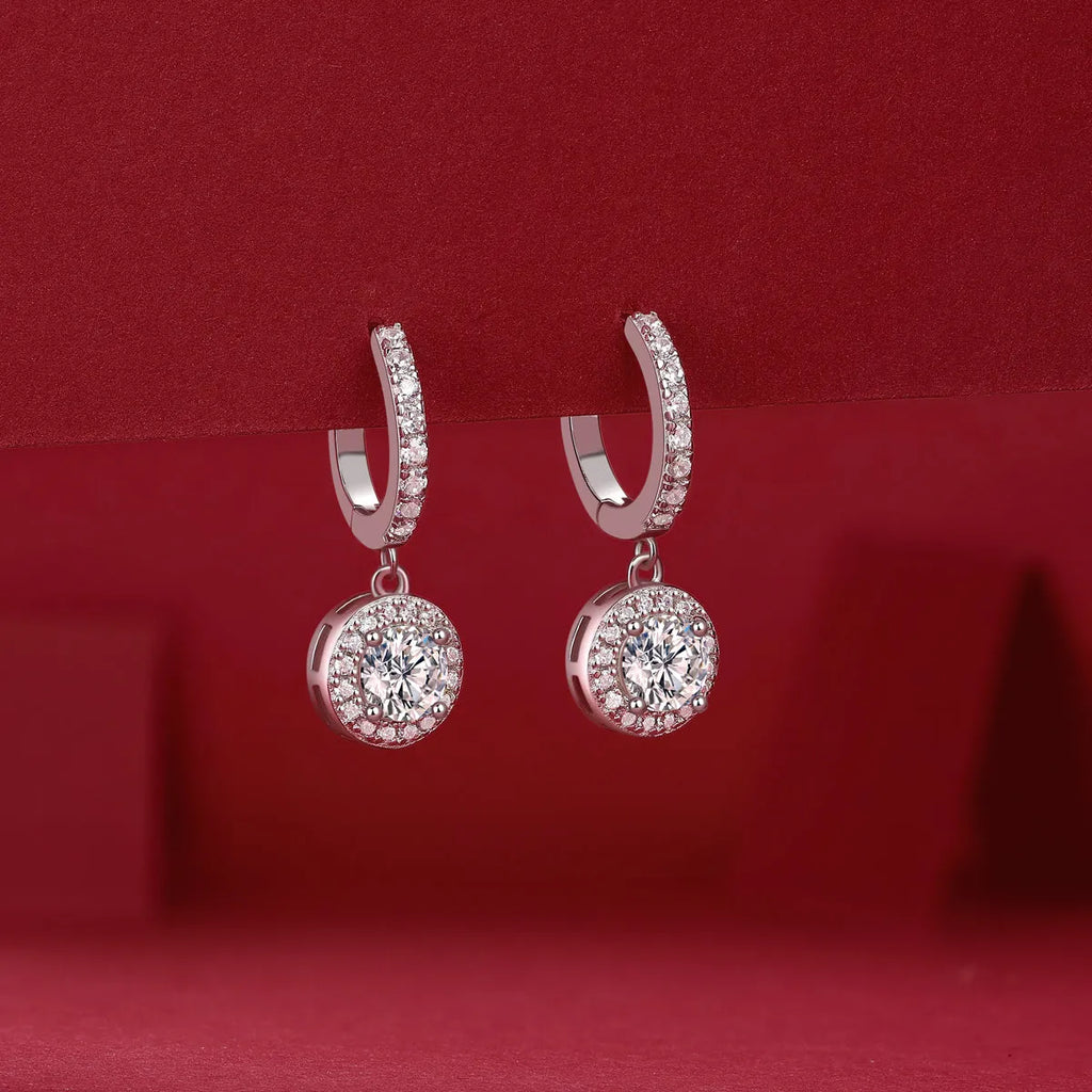Two moissanite stud earrings, 0.5 carat, S925 silver plated with platinum, 3.2 grams, gift box and GRA certificate.
