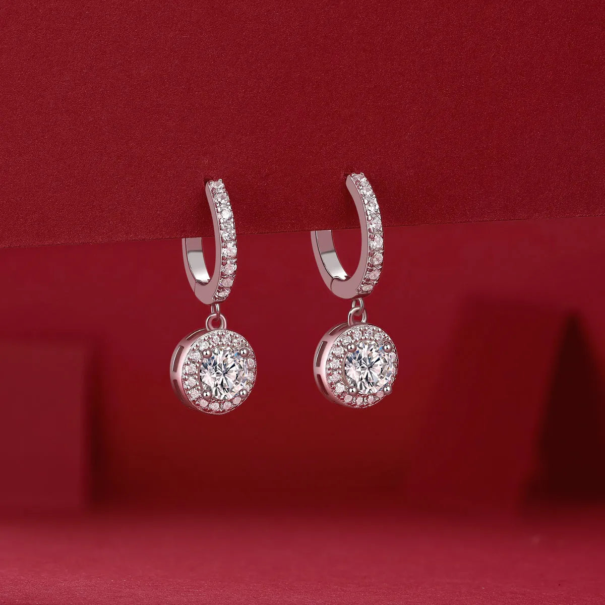 Two moissanite stud earrings, 0.5 carat, S925 silver plated with platinum, 3.2 grams, gift box and GRA certificate.