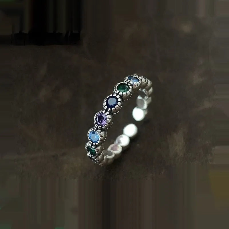 Women's adjustable ring with retro silver finish and round zircon geometric design