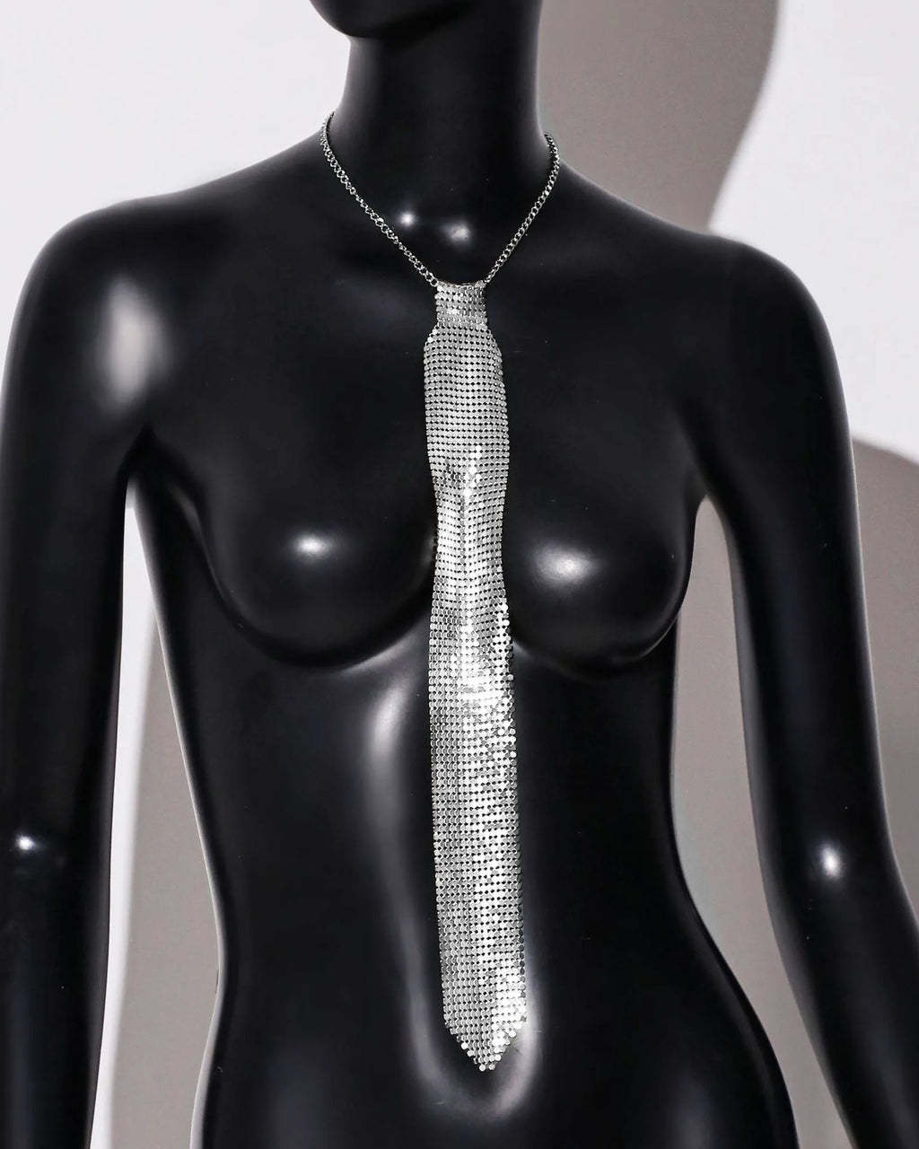 Metal sequins arrow-style bow tie in silver colour for music festival and party use