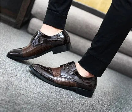 Men's pointed microfiber dress shoes with sequins and stitching, black, low-top design