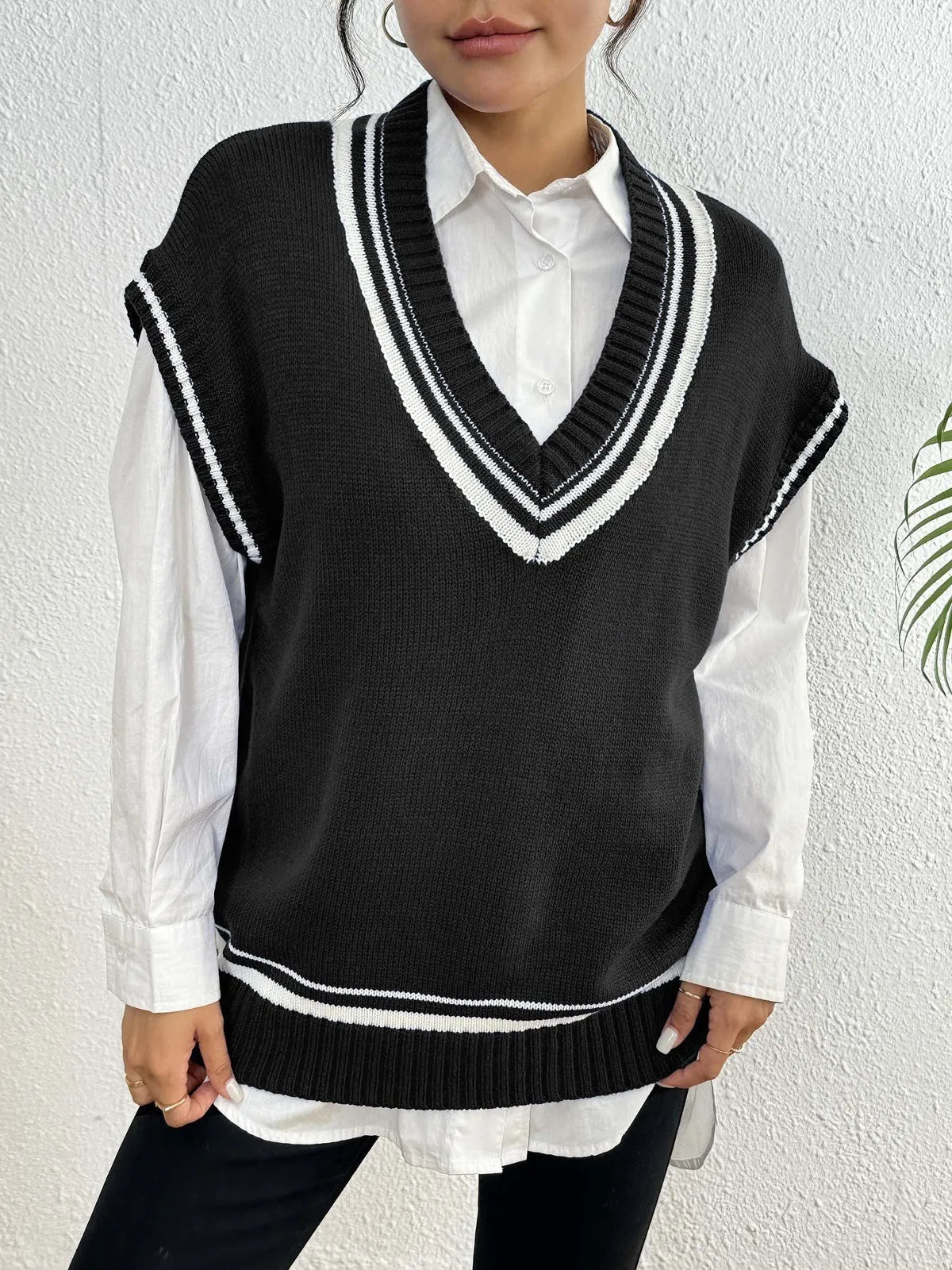 Women's casual vest sweater in college style with loose fit pullover design