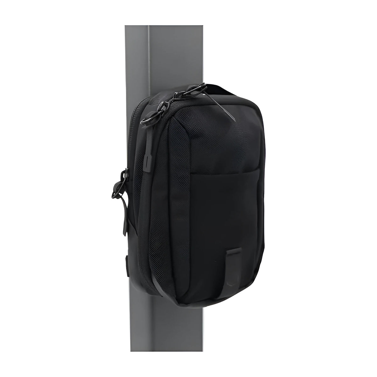 Black Oxford cloth fitness pannier bag with magnetic closure and polyester lining, hanging storage for indoor sports.