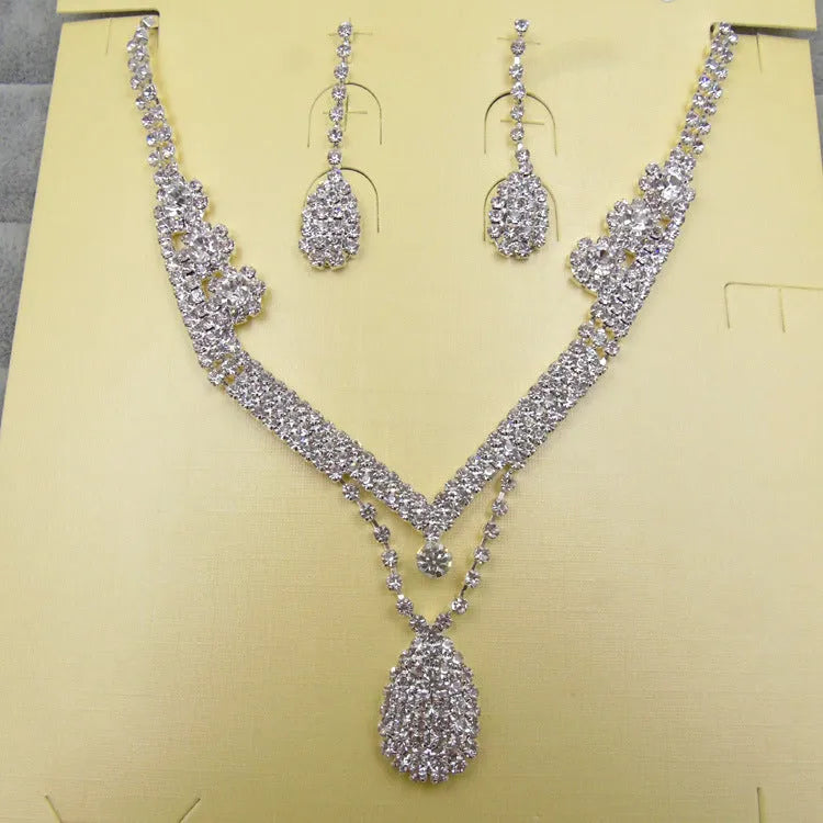 Water drop shape bridal necklace and earrings set with drill detailing for weddings and formal events.