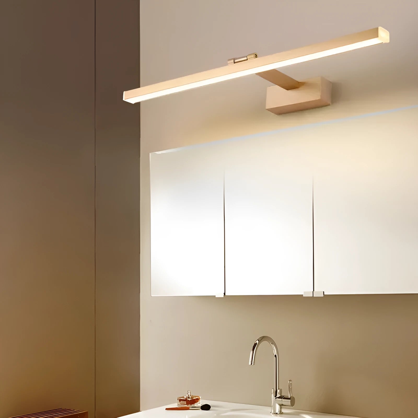 Front LED mirror cabinet lamp with aluminium alloy frame, waterproof and anti-rust, in gold light body with white light 6000K