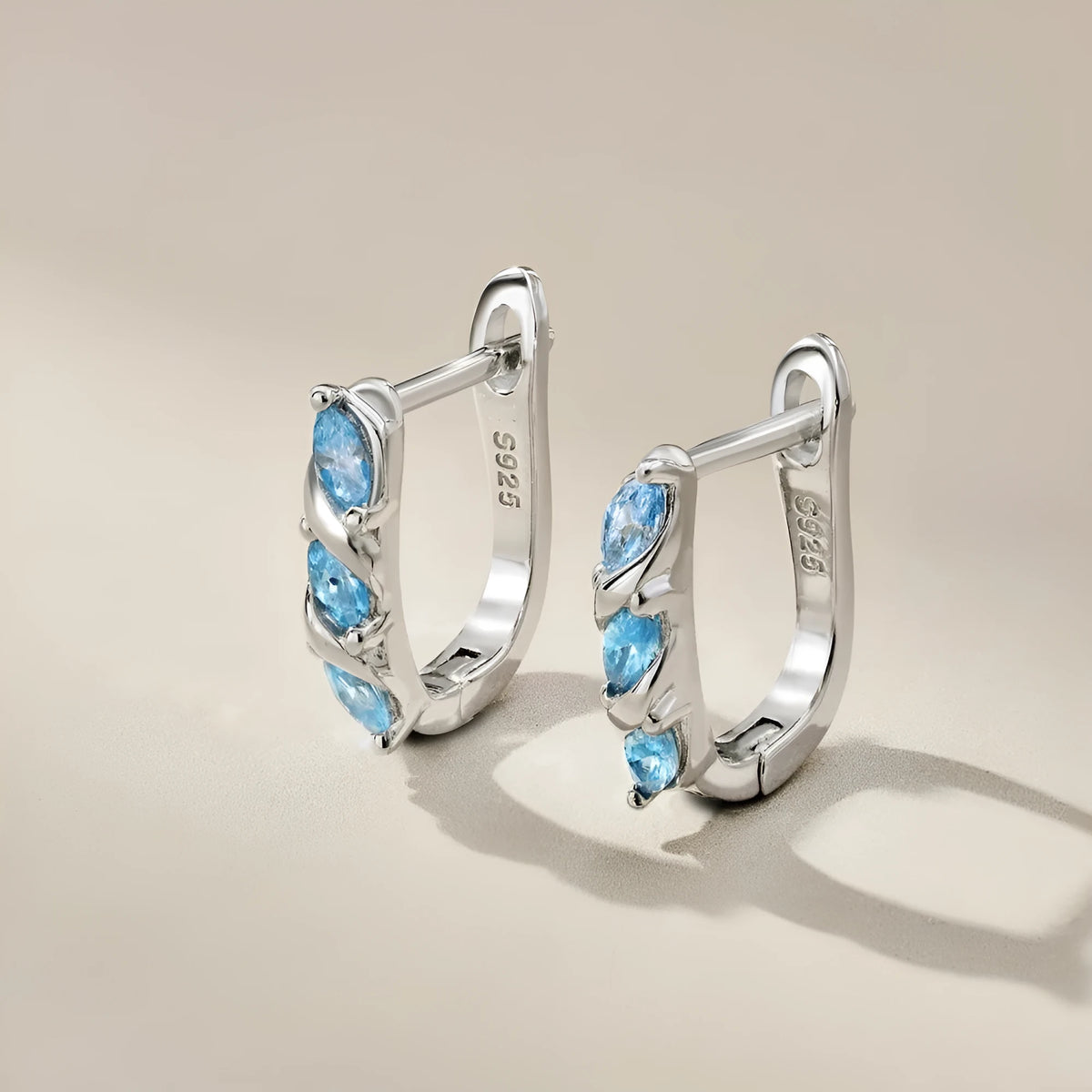 Women's blue zircon inlaid symmetrical earrings in 925 silver with electroplated platinum blue diamond colour, 3x14x15mm.