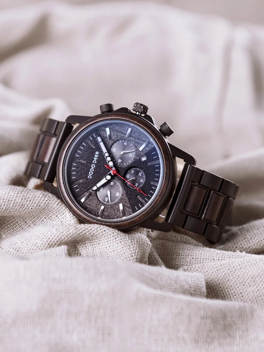 Wooden wrist watch with 44mm metal case, metal band, mineral glass mirror, black colour