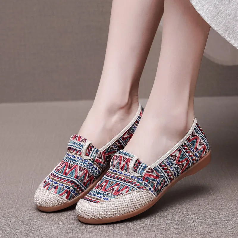 Women's ethnic style cloth shoes with flat heel, colour stitching, and shallow mouth opening