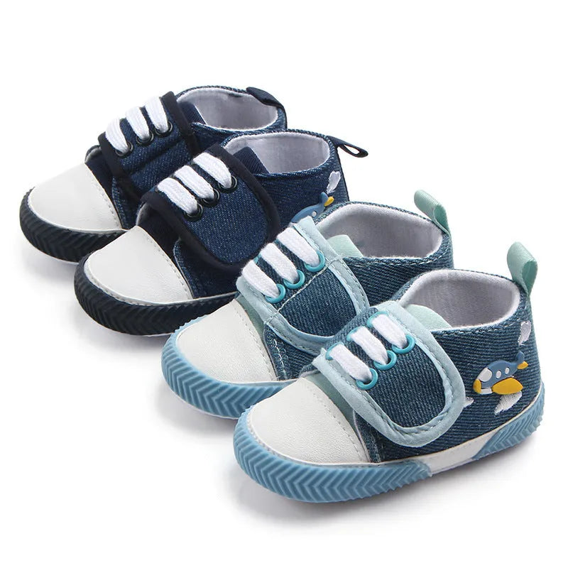 Blue baby walking shoes for boys with cartoon pattern on canvas upper