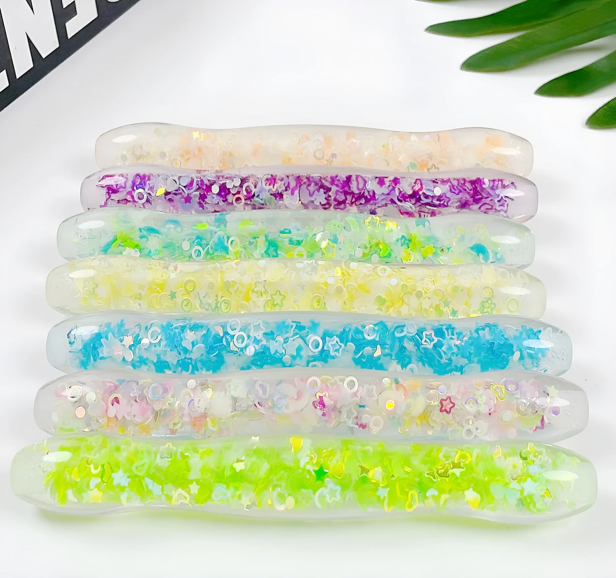 Luminous resin dot drill pen for diamond painting in modern simple style