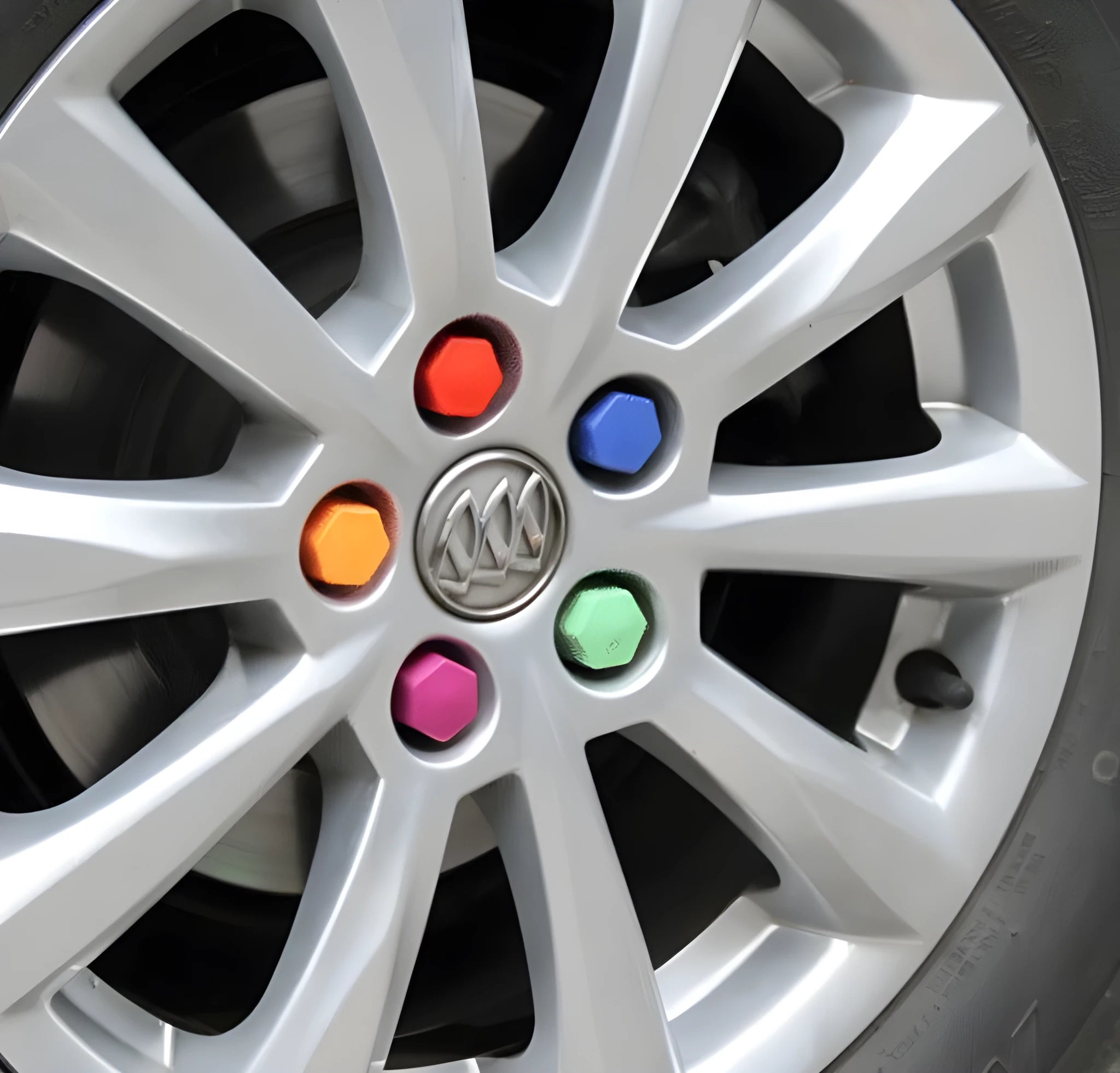 Set of 20 silicone car wheel nut covers in various colours including blue green red violet yellow for rims exterior bolt caps