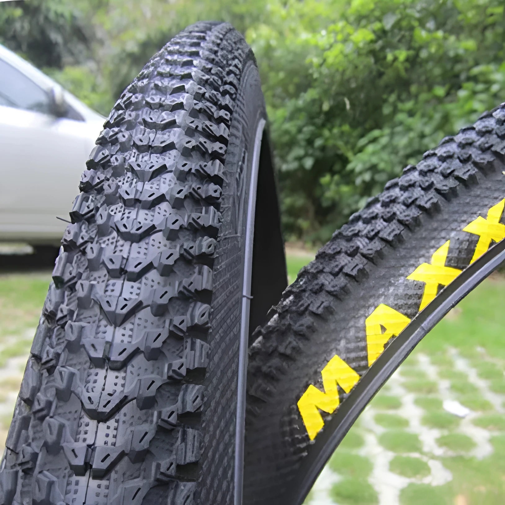 Ultralight puncture-proof mountain bike tyre shown for 26, 27.5 and 29-inch wheel sizes.