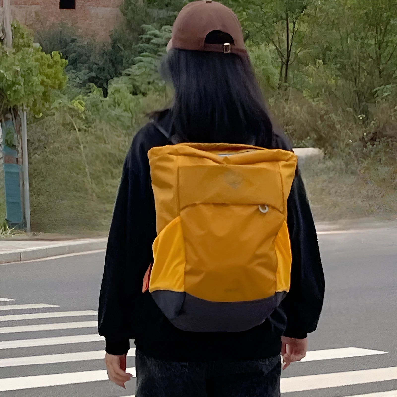 20L dual-use waterproof sports backpack in ten colours with curved shoulder straps