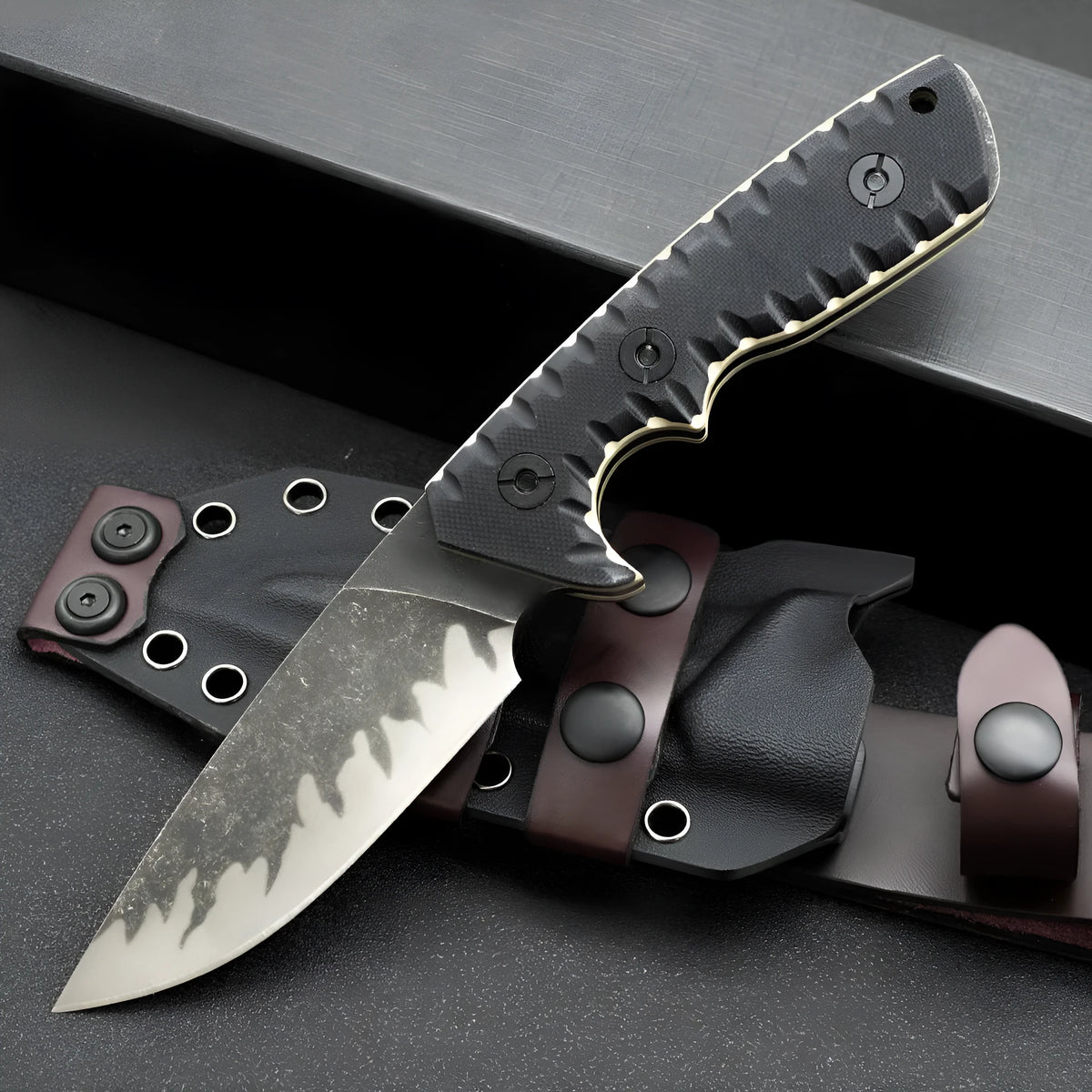 Black PR11 portable camping knife with 100mm blade and 88mm handle