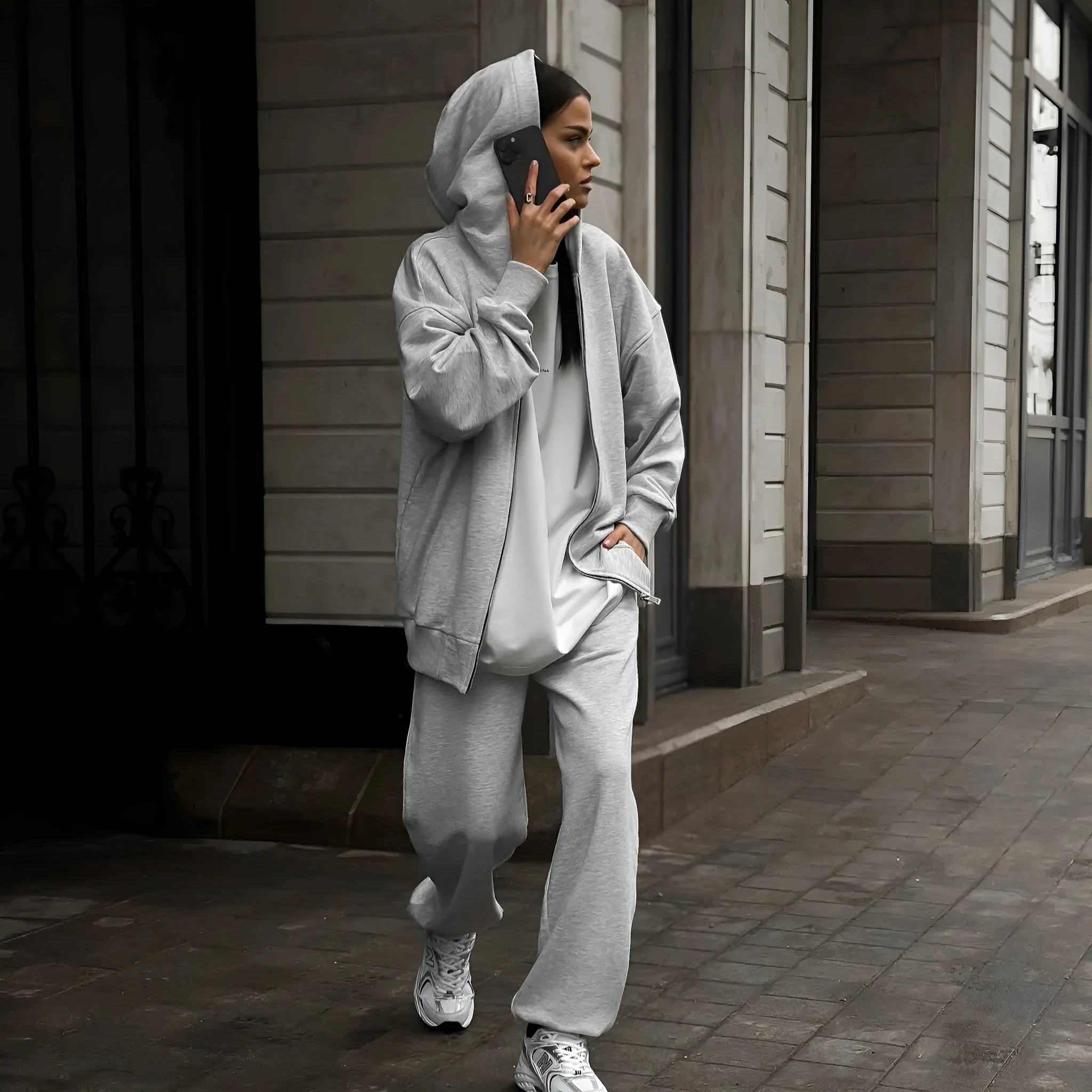 Long-sleeved coat and trousers two-piece set in a solid colour, loose street style fit.