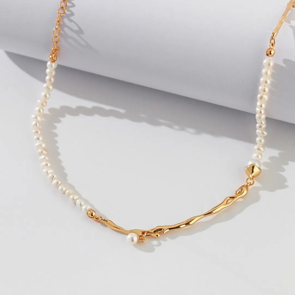 Stitching niche design imitation pearl necklace with copper pendant in electroplated silver, O-ring chain, unisex style