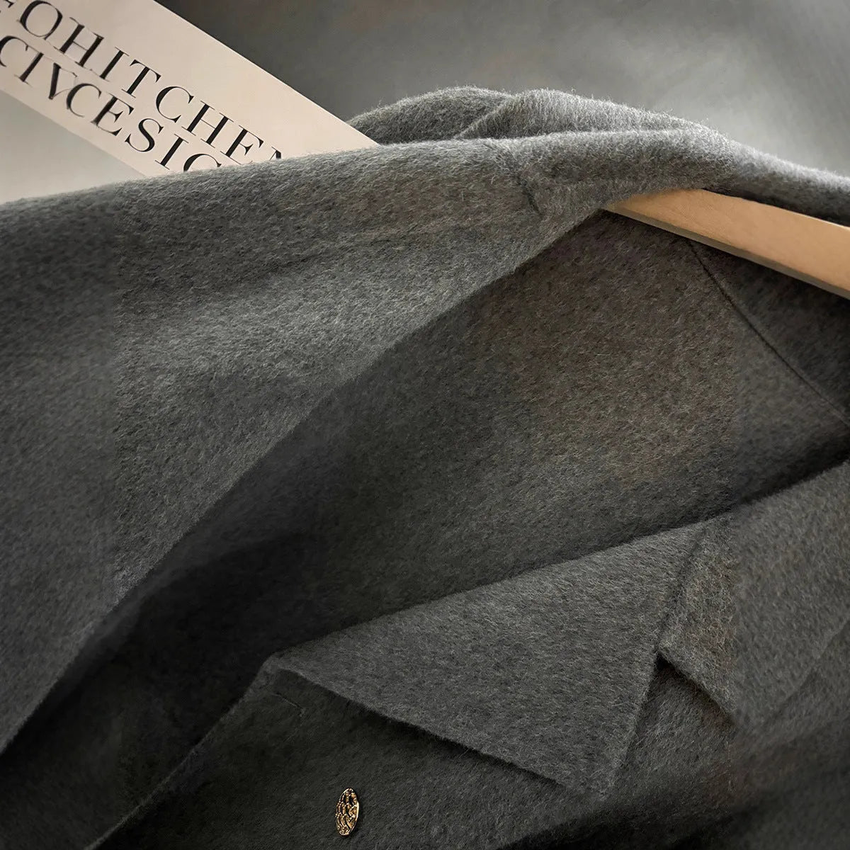 Women's solid colour polyester woolen coat in black, available in S and M sizes, with conventional sleeves