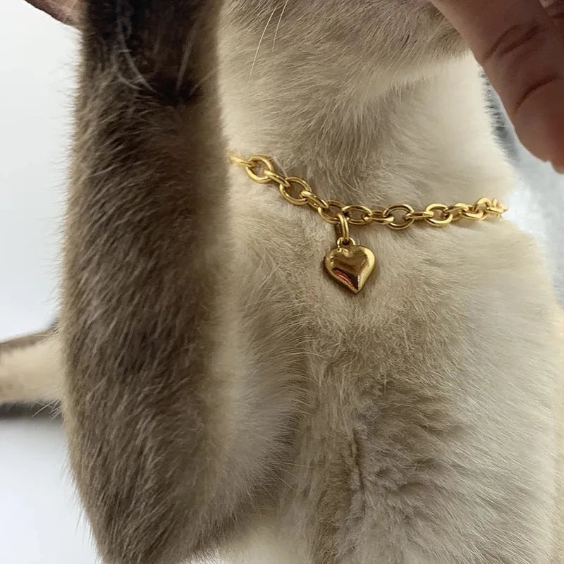 Stainless steel necklace with a heart-shaped pendant featuring a detailed animal model on a curb chain.
