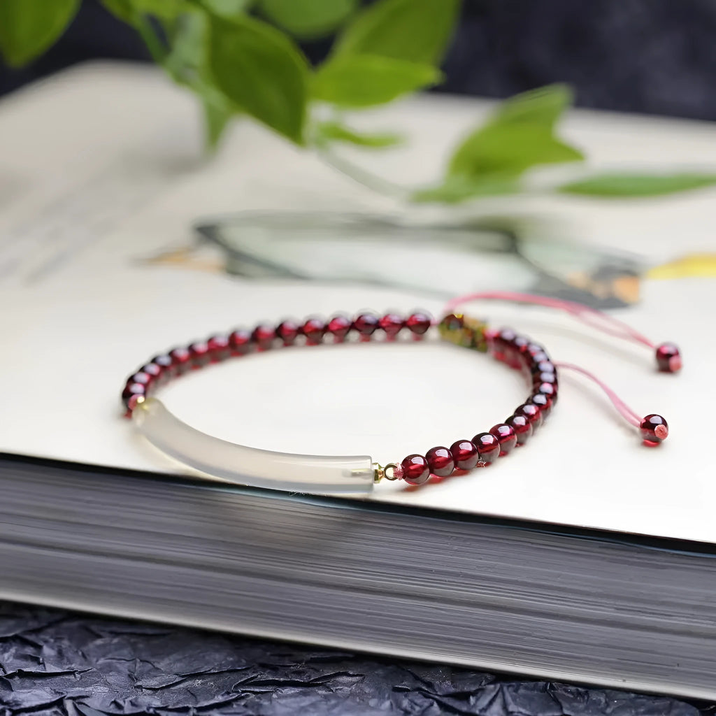 Red garnet pull adjustable bracelet with natural agate style and beaded design