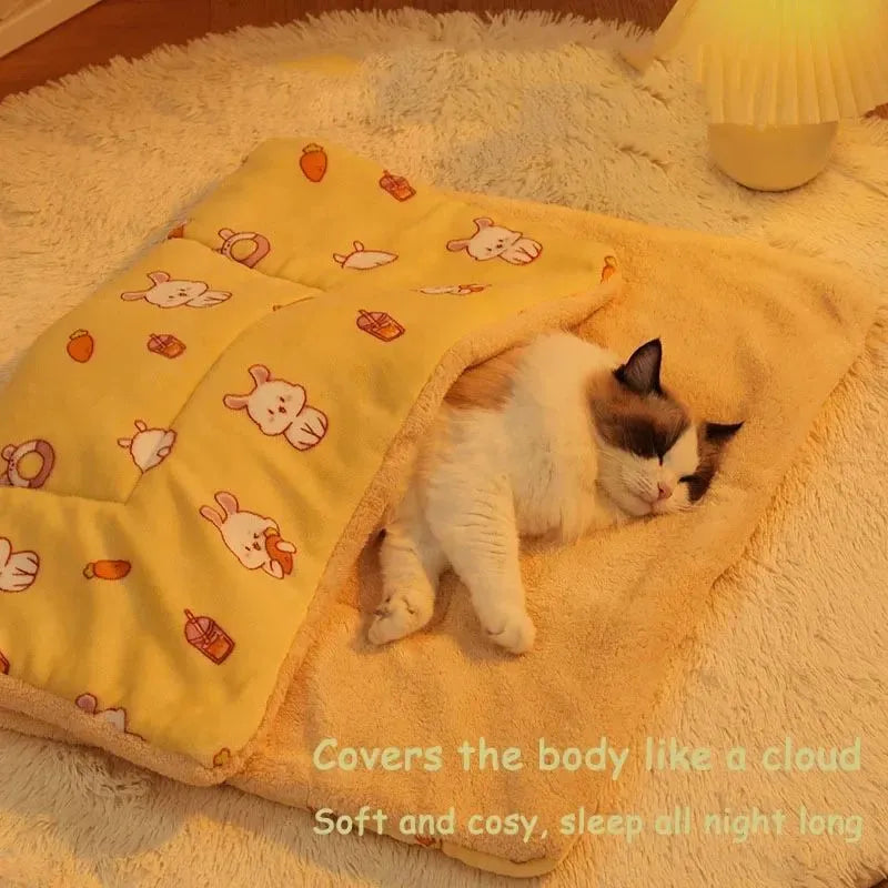 Soft warm pet quilt in flannel and lamb's wool, thickened and washable, shown as a cover or mat for cats and dogs.