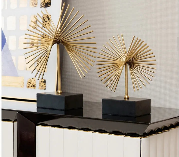 Iron and marble base living room ornament with plated finish, shown in S 21.5x27.5cm or L 30x35cm size