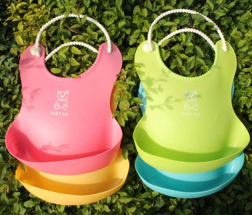 Baby soft silicone bib in pink with cartoon pattern, adjustable closure, 27x21cm