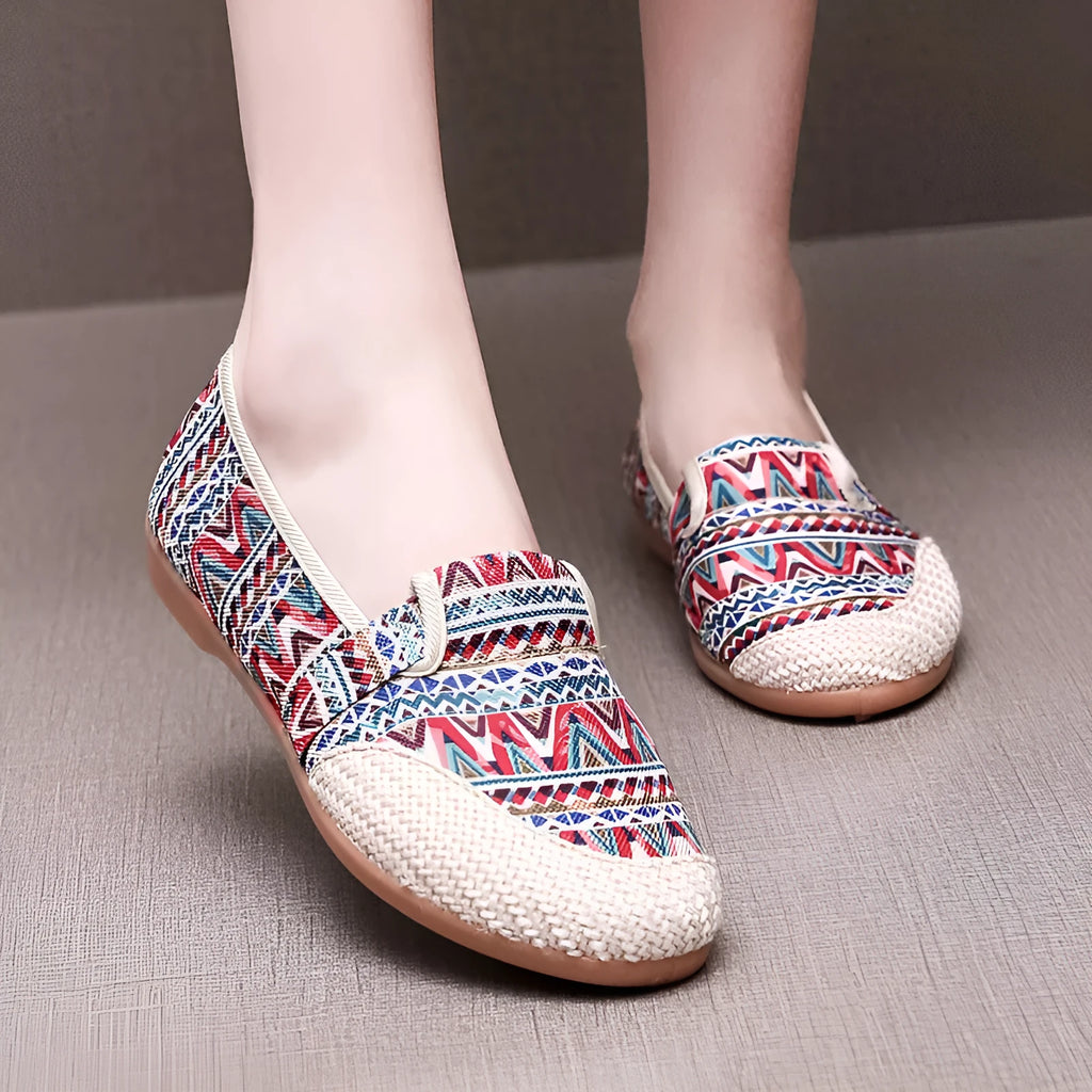 Women's ethnic style cloth shoes with flat heel, colour stitching, and shallow mouth opening