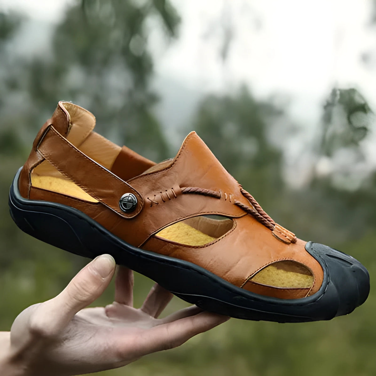Men's casual sandals in black, brown, and khaki, sizes 38 to 46, with size conversion chart