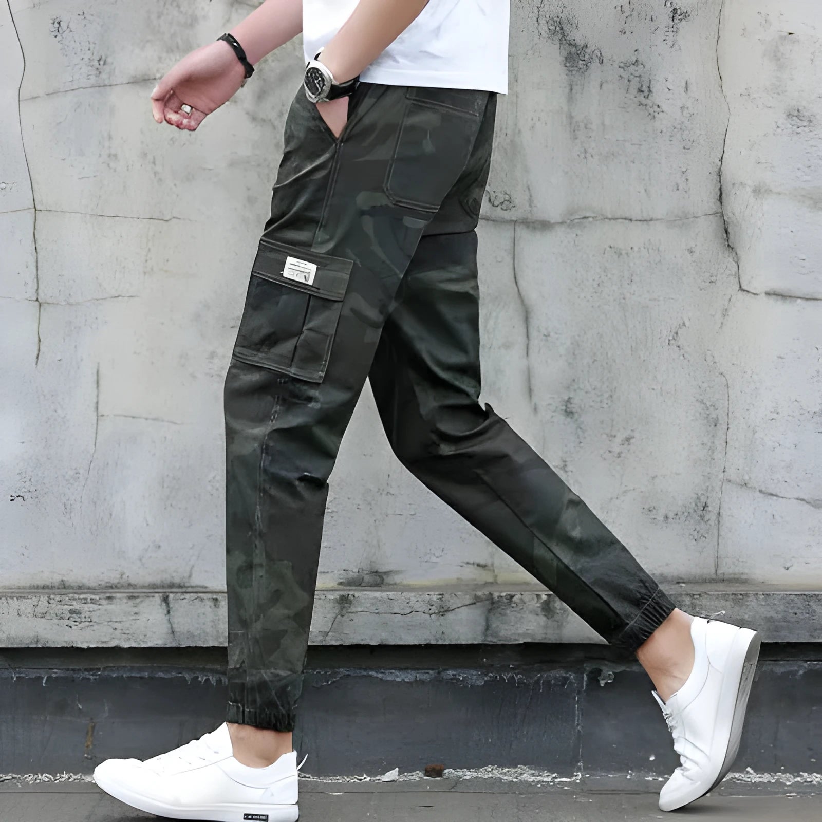 Men's camouflage multi-pocket nine-tenths cargo pants with elastic waist in army green colour