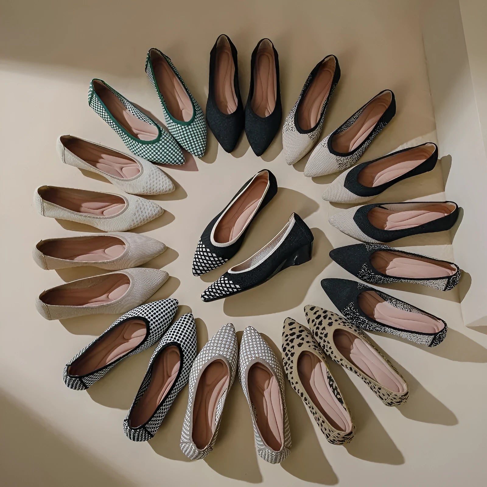 Women's low-heel wedge pumps with pointed toe and breathable Flyknit mesh upper in leopard brown colour.