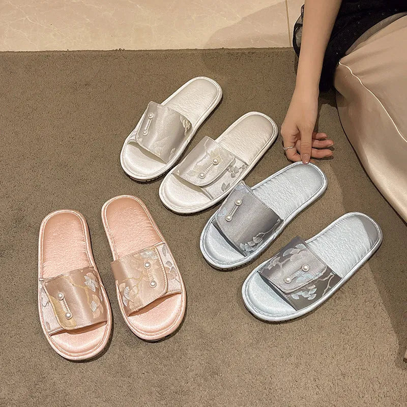Casual non-slip slippers with TPR sole and breathable upper, shown in white, pink, and blue, sizes 36-41