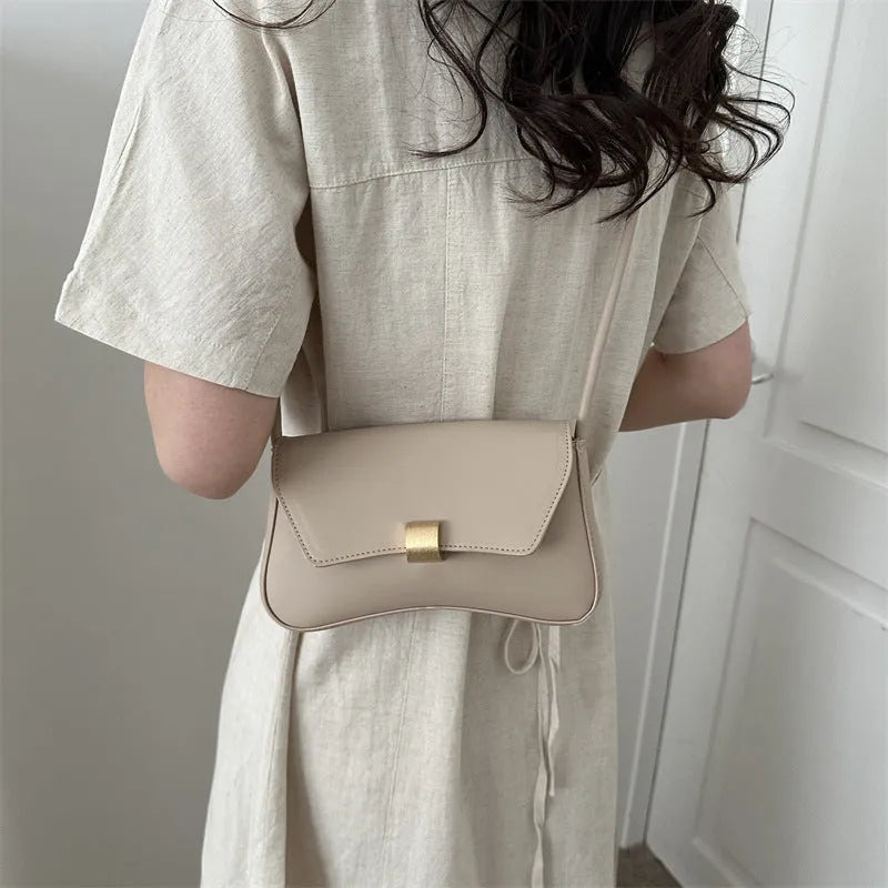 Women's simple shoulder bag in PU with sandwich pocket, available in five colours