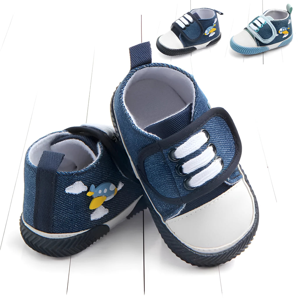 Blue baby walking shoes for boys with cartoon pattern on canvas upper