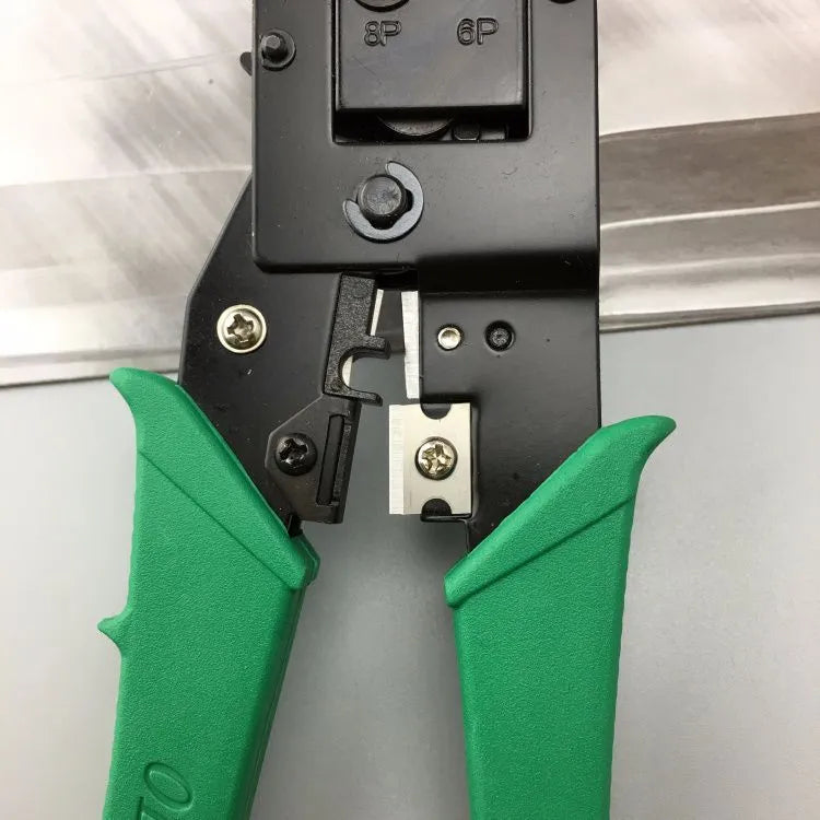 Green dual-purpose network cable pliers with tool steel body, plastic handle, 200 mm² crimping capacity, 100 mm clamp handle.