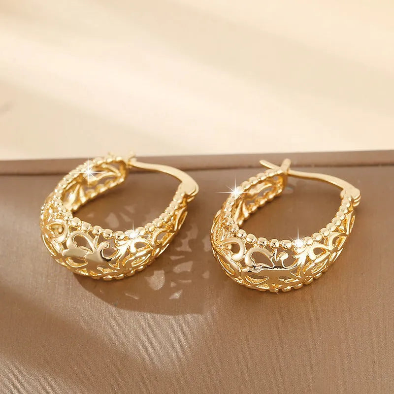 Pair of copper geometric earrings with round hollowed-out pattern in gold or silver, unisex style